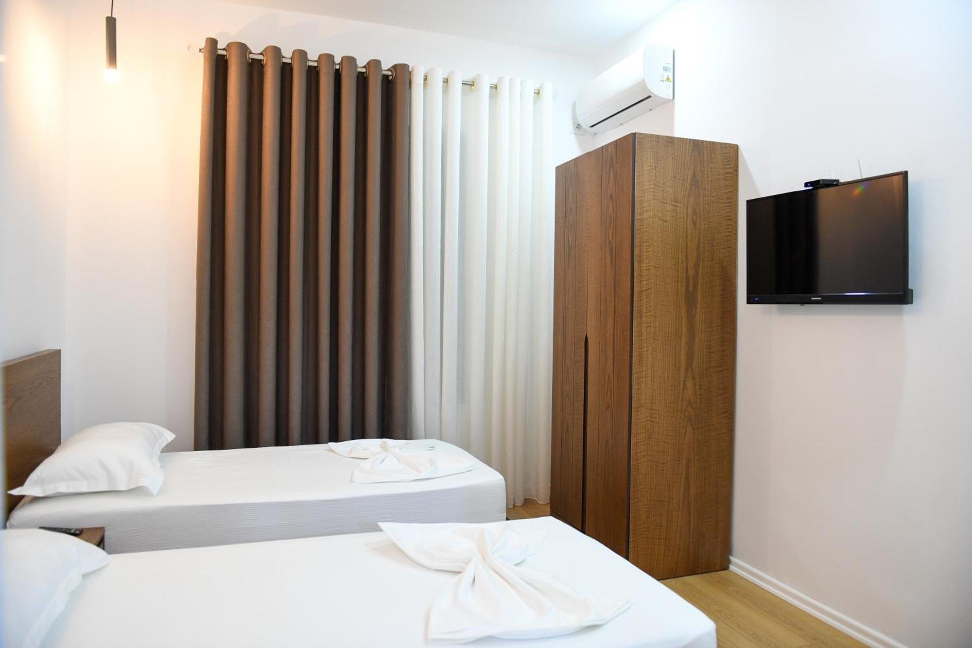 Guest House Cela City Centre 베라트 외부 사진