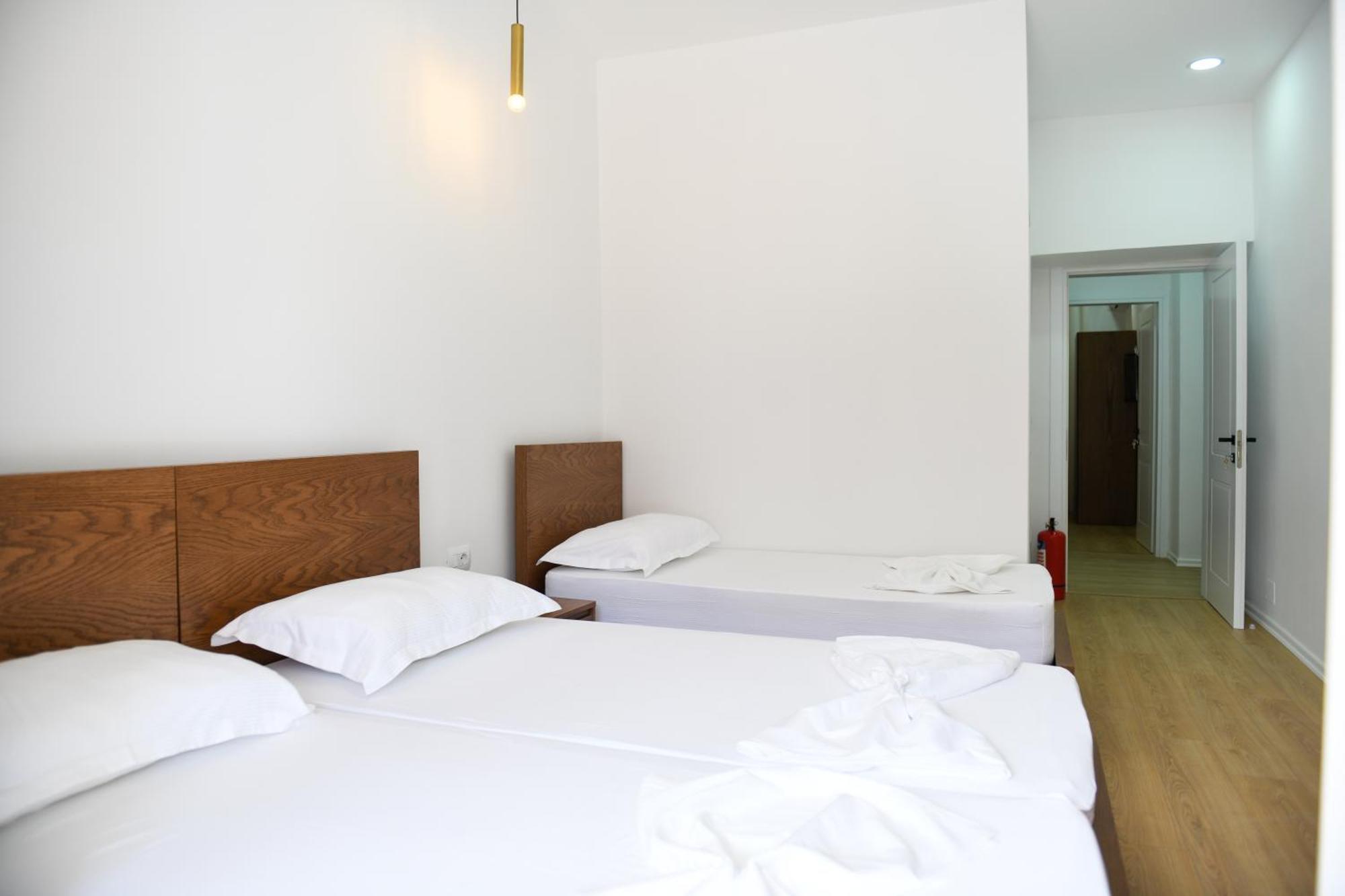 Guest House Cela City Centre 베라트 외부 사진