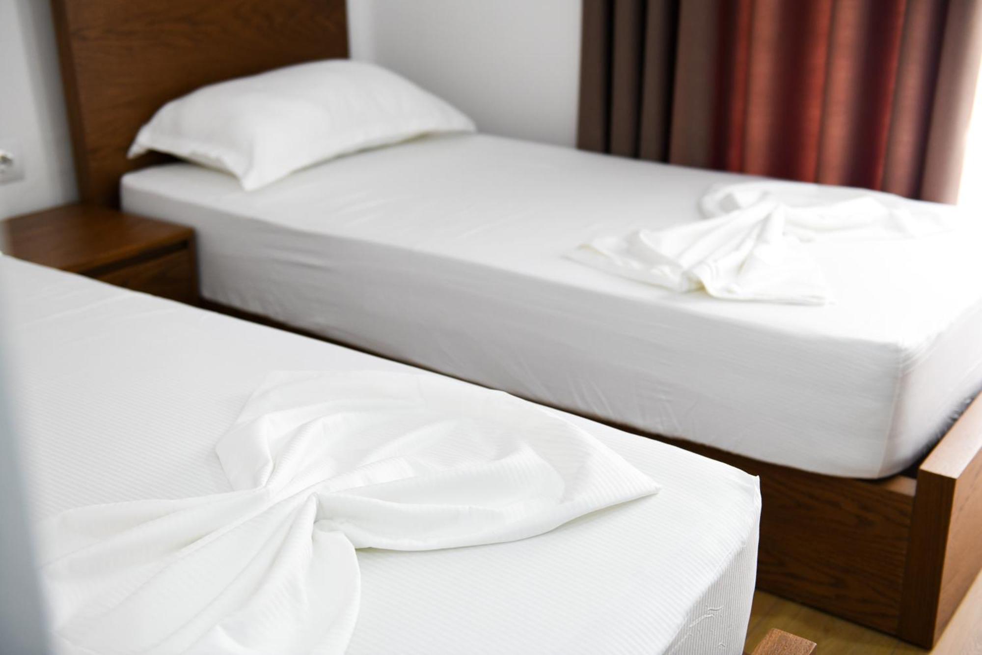 Guest House Cela City Centre 베라트 외부 사진